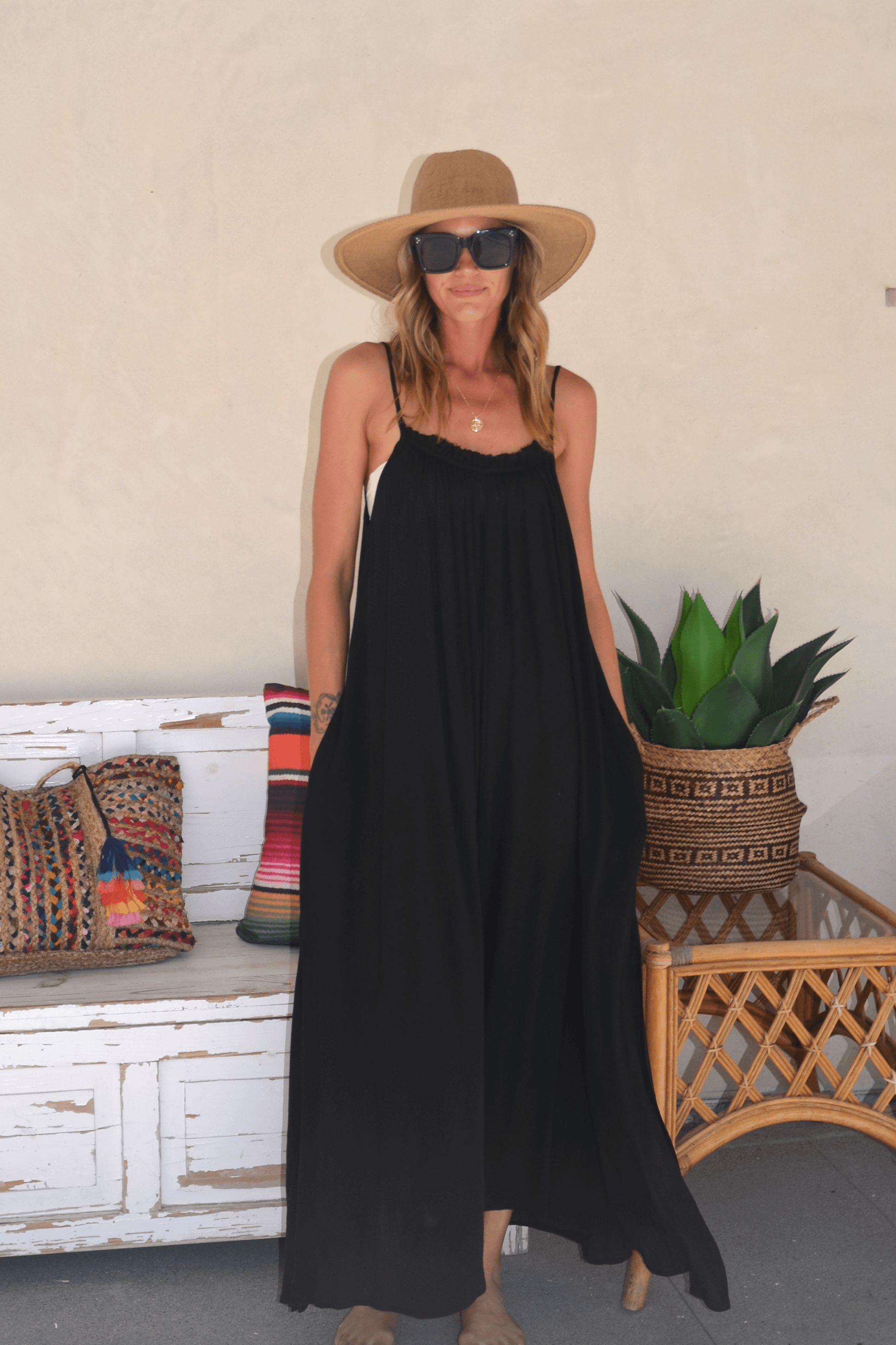 Amalie Maxi Cover Up - Black XS/S Amalie Maxi Cover Up - Black XS/S